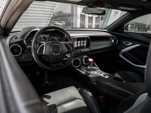 Used 2017 Chevrolet Camaro SS RWD image 10