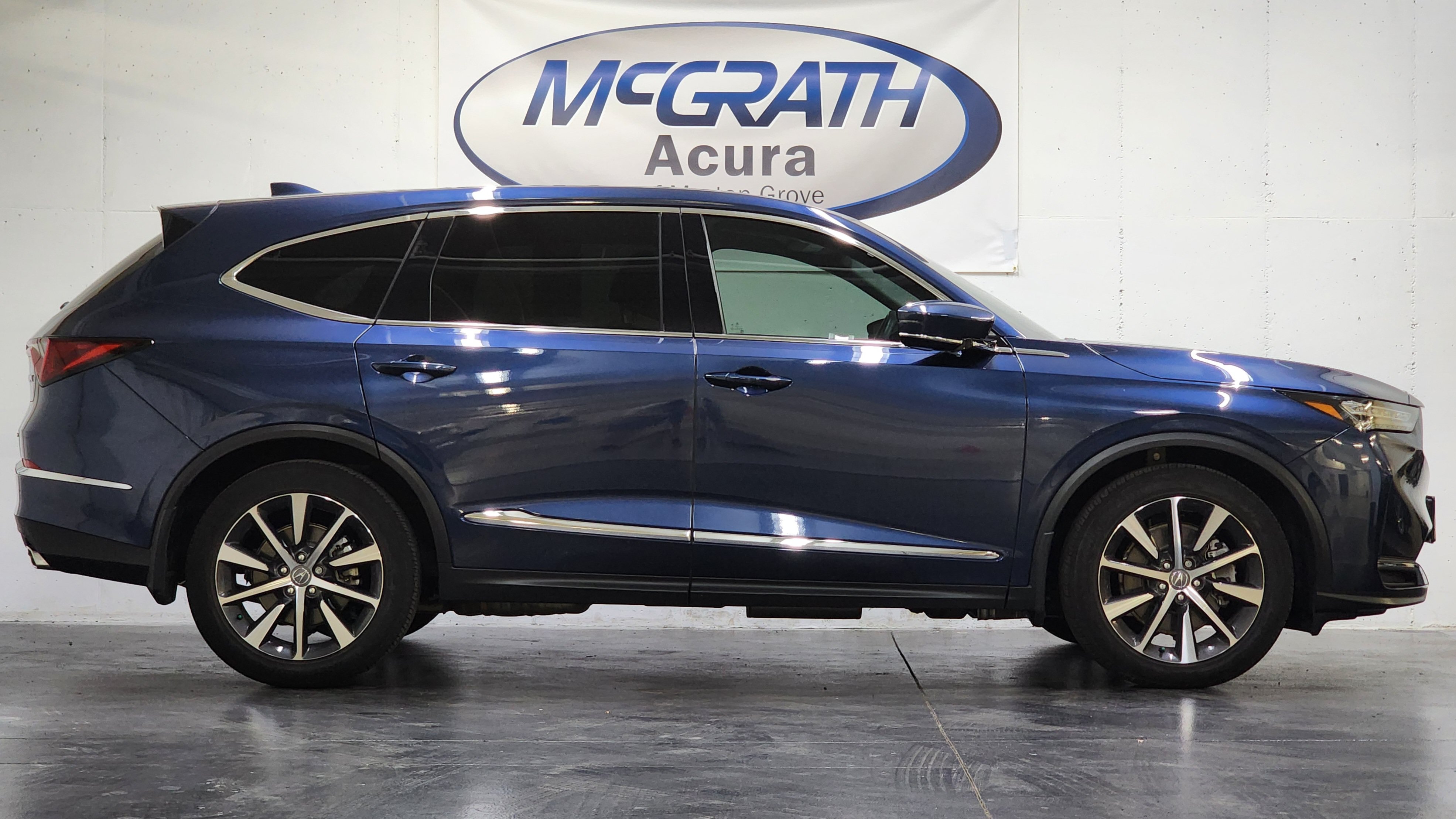 Certified 2025 Acura MDX w/ Technology Package AWD/4WD image 5