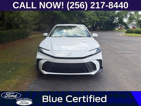 Used 2025 Toyota Camry SE FWD image 4