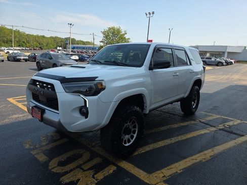 Used 2021 Toyota 4Runner TRD Off-Road Premium w/ Moonroof Package AWD/4WD image 9