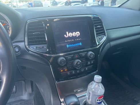 Used 2021 Jeep Grand Cherokee Laredo X image 11