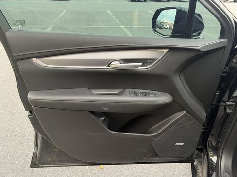 Used 2025 Cadillac XT5 Luxury AWD/4WD image 13