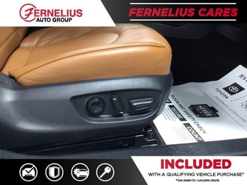 Used 2019 Toyota Avalon Limited image 20