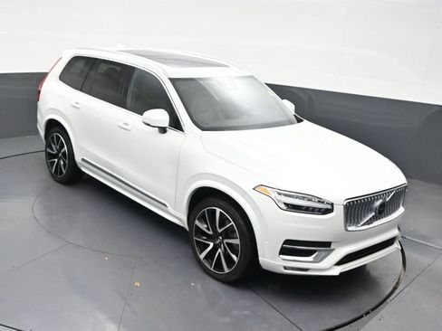 Used 2023 Volvo XC90 B5 Plus AWD/4WD image 25