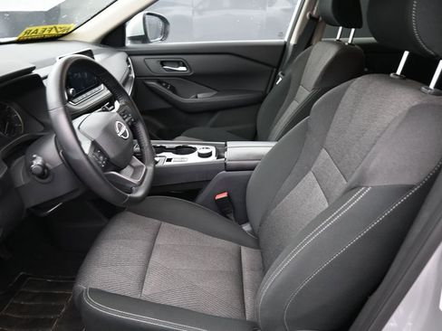 Used 2025 Nissan Rogue SV AWD/4WD image 19