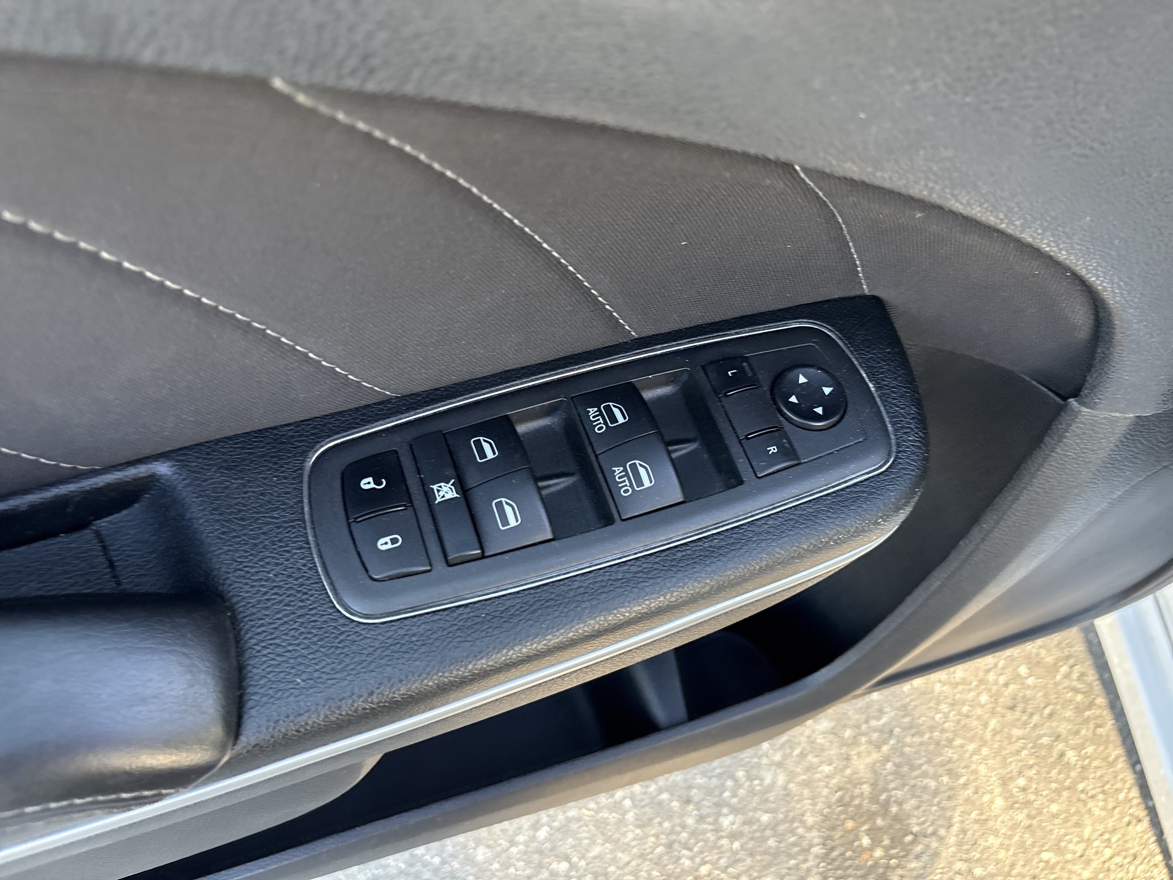 Used 2022 Dodge Charger SXT RWD image 16