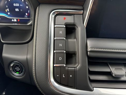 Used 2023 Chevrolet Suburban Premier AWD/4WD image 19