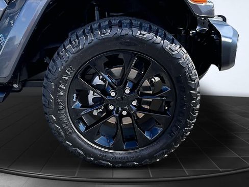 Used 2021 Jeep Wrangler Unlimited Sahara w/ Cold Weather Group AWD/4WD image 34