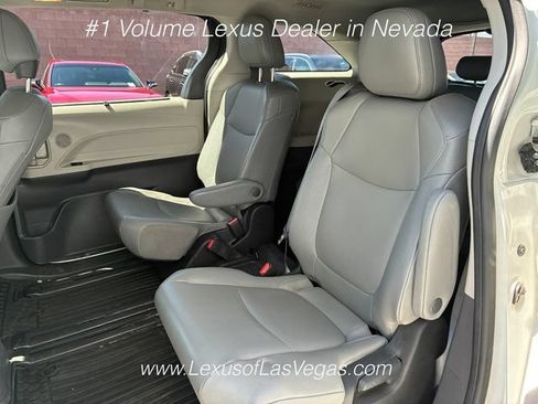 Used 2023 Toyota Sienna XLE FWD image 5
