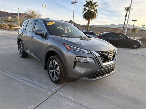 Used 2023 Nissan Rogue SV image 3