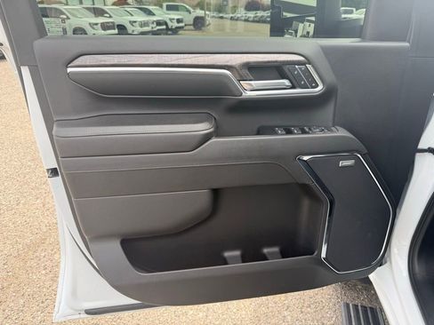 Used 2024 Chevrolet Silverado 2500 LTZ w/ LTZ Plus Package image 9