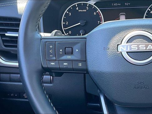 Used 2025 Nissan Rogue SV AWD/4WD image 11