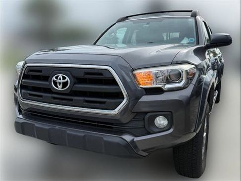Used 2017 Toyota Tacoma SR5 w/ Tow Package RWD image 3