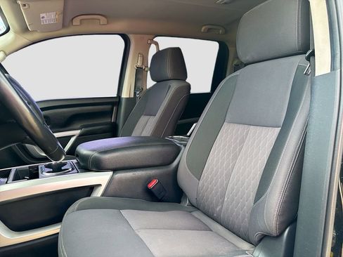 Used 2021 Nissan Titan SV w/ SV Convenience Package image 20