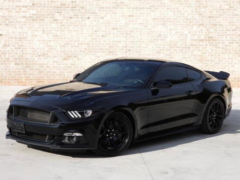 Used 2017 Ford Mustang GT w/ Black Accent Package RWD image 7