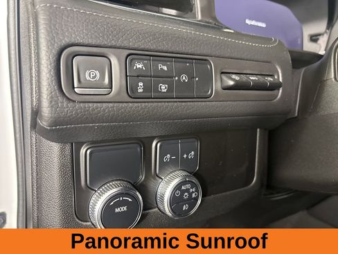 Used 2024 GMC Yukon Denali image 9