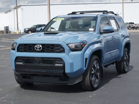 Used 2025 Toyota 4Runner TRD Sport Premium AWD/4WD image 2