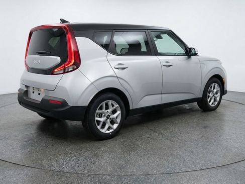Used 2025 Kia Soul LX w/ LX Technology Package image 9