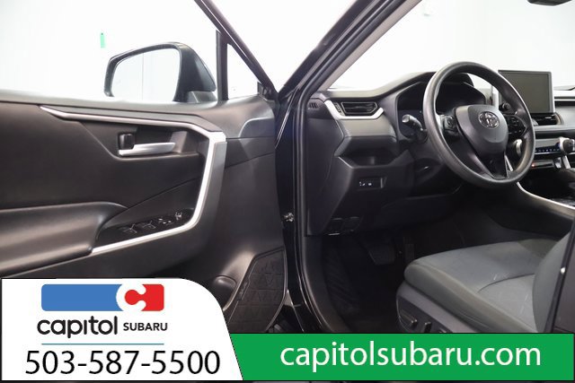 Used 2025 Toyota RAV4 XLE AWD/4WD image 8