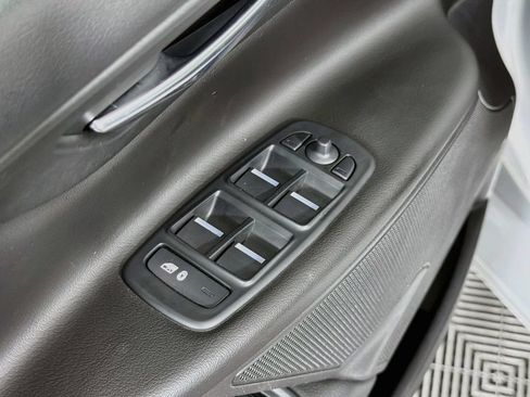 Used 2018 Jaguar XE RWD image 18