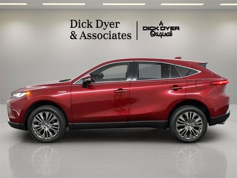 Used 2021 Toyota Venza XLE image 5