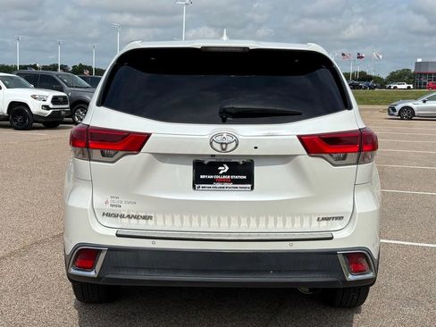 Used 2019 Toyota Highlander Limited FWD image 6