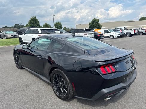 Used 2025 Ford Mustang GT RWD image 9