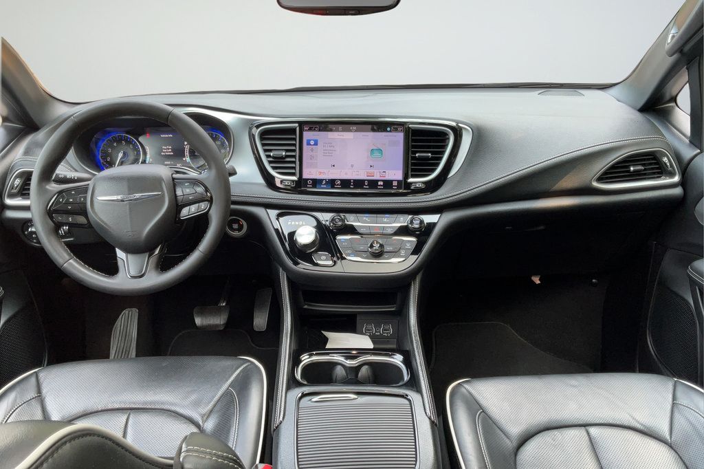 Used 2025 Chrysler Pacifica Limited FWD image 11
