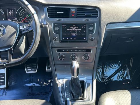 Used 2017 Volkswagen Golf Alltrack SEL image 20