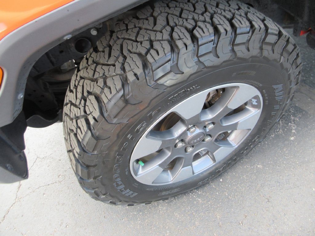 Used 2019 Jeep Wrangler Unlimited Sahara AWD/4WD image 13