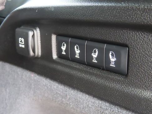 Used 2023 Jeep Grand Cherokee L Overland w/ Advanced Protech Group III image 33