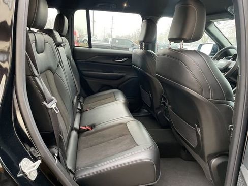 Used 2024 Jeep Grand Cherokee Altitude image 15