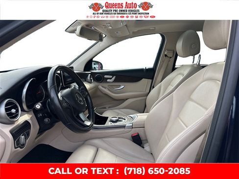 Used 2019 Mercedes-Benz GLC 300 4MATIC w/ Premium Package image 10
