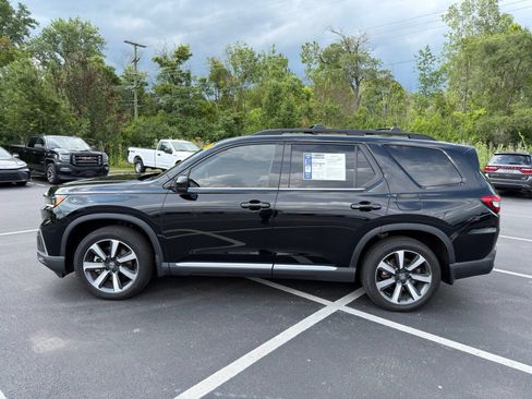 Used 2024 Honda Pilot Touring image 3