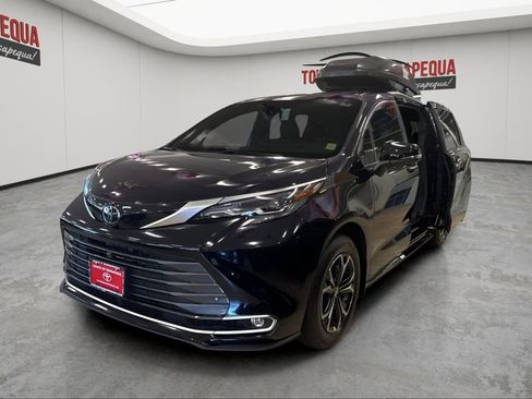 Used 2026 Toyota Sienna Platinum image 2