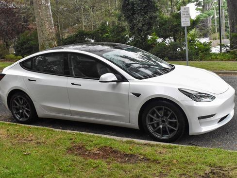 Used 2023 Tesla Model 3 Standard Range image 11