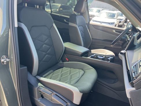 Certified 2024 Volkswagen Atlas Peak Edition SE AWD/4WD image 40
