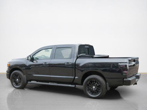 Used 2019 Nissan Titan SV w/ SV Convenience Package image 5