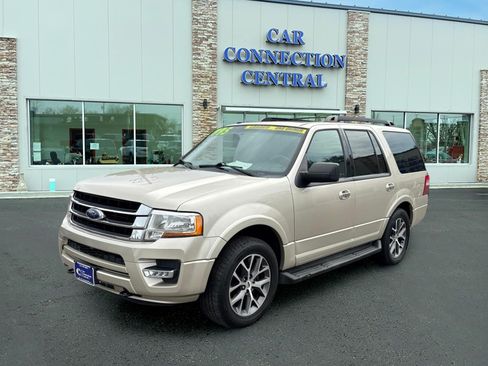 Used 2017 Ford Expedition XLT w/ Equipment Group 202A AWD/4WD image 1