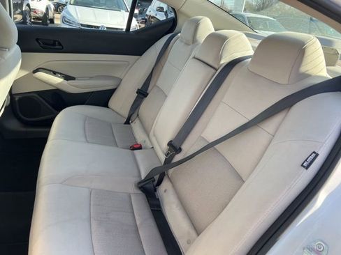 Used 2024 Nissan Altima 2.5 SV image 8