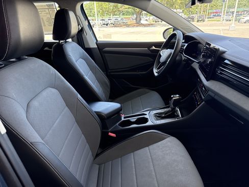 Used 2025 Volkswagen Jetta SE w/ Black Wheel Package FWD image 30