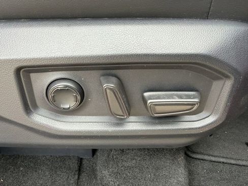 Used 2025 Toyota Tundra Platinum AWD/4WD image 32