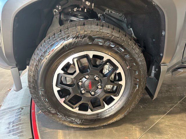 Used 2025 Toyota Tacoma TRD Off-Road AWD/4WD image 4