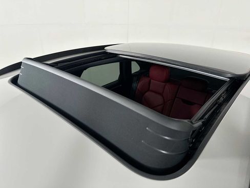 New 2026 Porsche Macan image 22