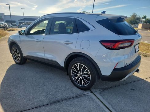 Used 2025 Ford Escape Base w/ Class II Trailer Tow Package image 3