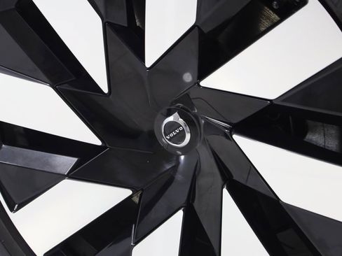 Used 2023 Volvo XC90 T8 Ultimate w/ Protection Package Premier image 18