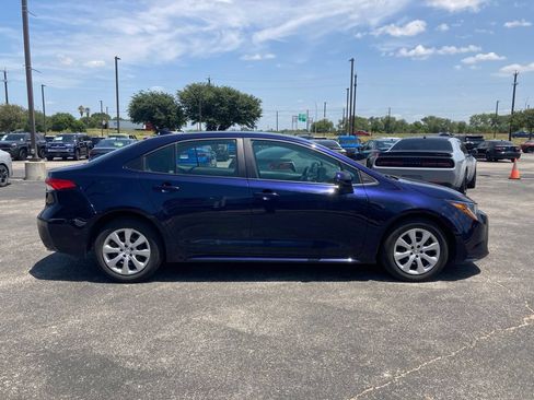 Used 2025 Toyota Corolla LE FWD image 4