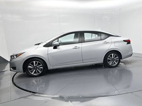 Used 2024 Nissan Versa SV FWD image 4