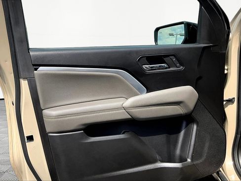 Used 2024 Chevrolet Colorado ZR2 w/ Technology Package image 21