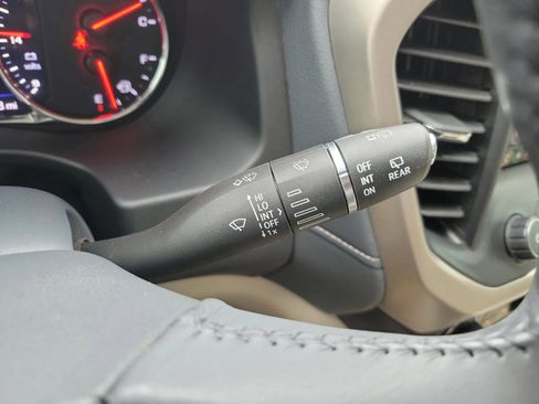 Used 2021 GMC Acadia Denali w/ Denali Technology Package image 26